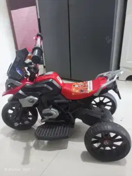 Mainan motor aki anak