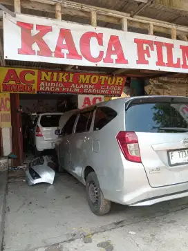 Kaca film mobil dan gedung