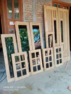 Jendela kayu jati