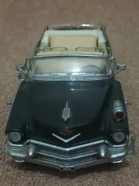 Die Cast 1938 Cadillac V-16 Presidential Limousine. Skala 1/24