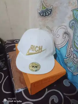 Topi JOYRICH Setelan