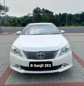 Camry V AT 2013 Putih