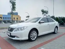 Camry V AT 2013 Putih