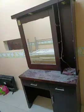 Meja rias bagus