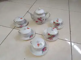 Peralatan minum tea set kuno