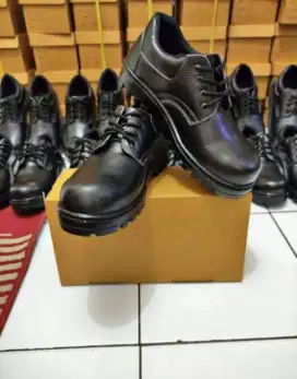 SEPATU SAFETY CUSTOM MERK SENDIRI