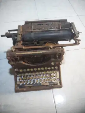 Mesin ketik antik underwood