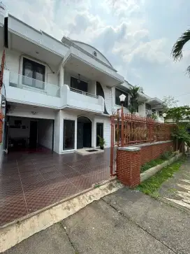 DIJUAL CEPAT RUMAH KOMPLEK VILA KEMAYORAN JAKARTA PUSAT