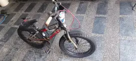 Dua Sepeda merk Genio Robot dan sepeda lipat merk splendid pacific
