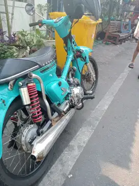 Honda C70 Custom