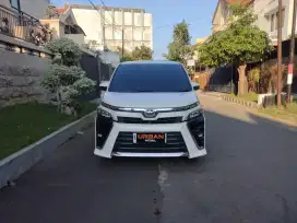 Toyota Voxy 2.0 at 2018