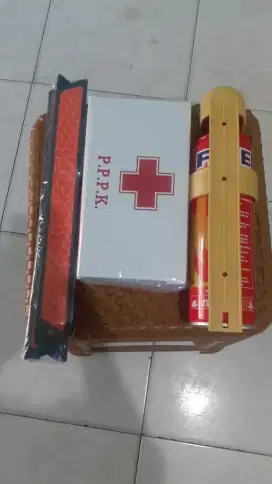 Paket keselamatan p3k mobil