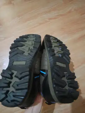 sepatu gunung size 42 sepatu outdoor sepatu hiking tracking