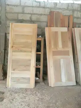Pintu minimalis mahoni