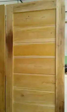 Pintu kamar standar