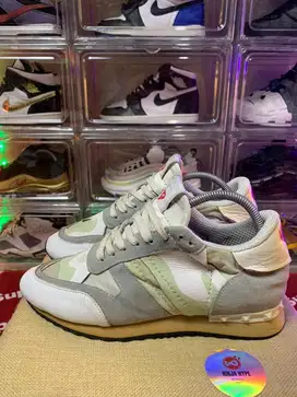VALENTINO GARAVANI ROCKRUNNER LOVE SNEAKERS