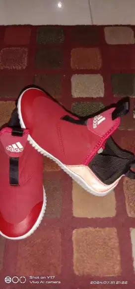 Sepatu Adidas anak