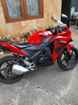 Honda CBR 150 R th 2014 Bill up merah