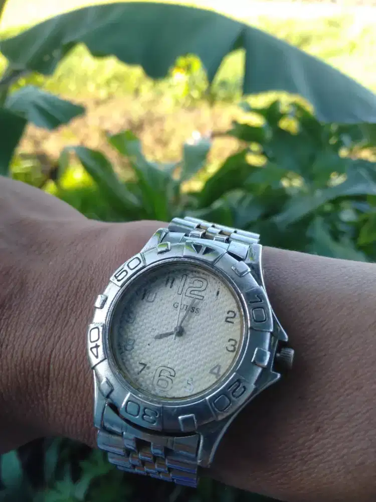 Jam tangan Guess quartz