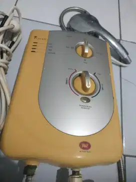 Pemanas air kamar mandi