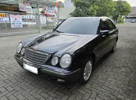 Mercedes-Benz E240 2001 Bensin
