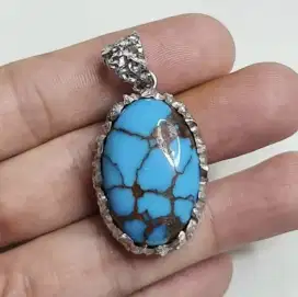 Natural pirus liontin