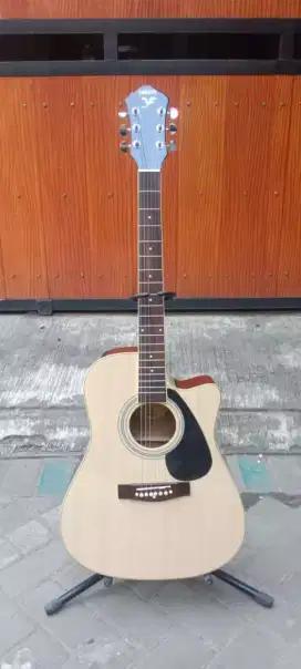 Gitar custem Yamaha