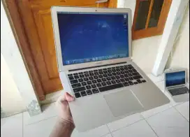 Macbook Air grade A Slim dan Ringan