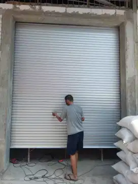Rolling door folding gate kusen aluminium