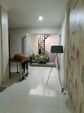 Dijual/Disewakan rumah pinggir jalan