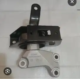 engine mounting kiri  kanan cortez