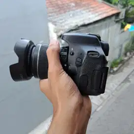 Canon 600D Lensa Kit