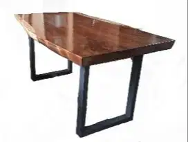Meja Makan Kayu Trembesi Industrial