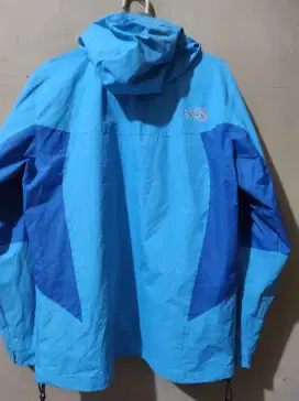 Jaket outdoor  parasut North Face tnf gorpcore size M