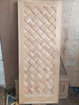 Pintu kayu model anyaman