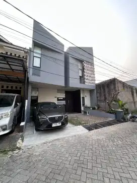 Rumah strategis jarang ada, seberang hotel Aston TB Simatupang