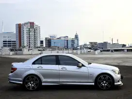 Mercedes Benz C250 Avantgarde / Full Spec / Low Kilometer / Full Ori