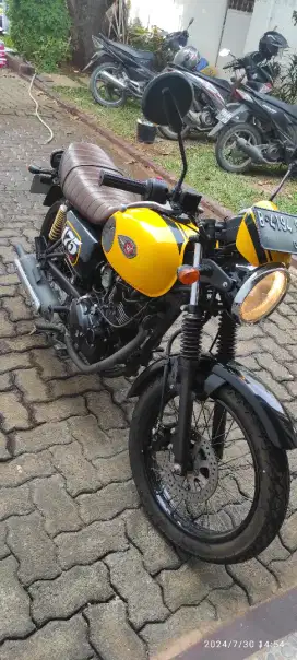 Kawasaki W175 Cafe Bekas berkelas..minim pemakaian