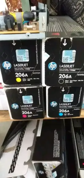 Menampung tinta printer/toner baru dan bekas