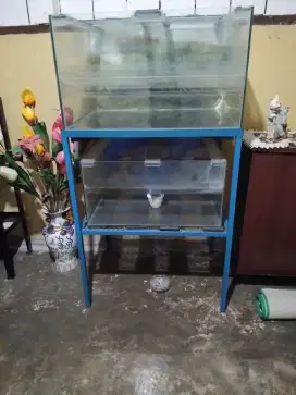 Aquarium ikan beserta rak