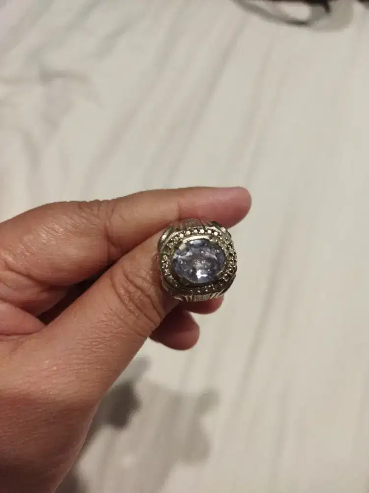 Synthetic cubic zirconia gemstone