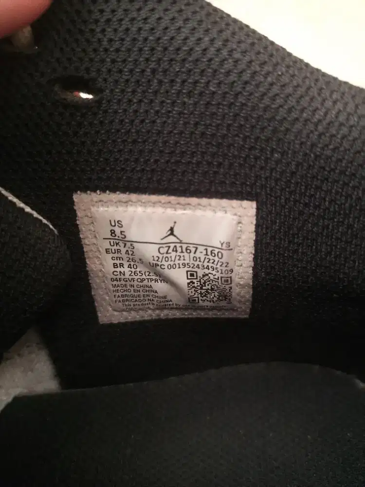 Sepatu Basket Max Aura 3