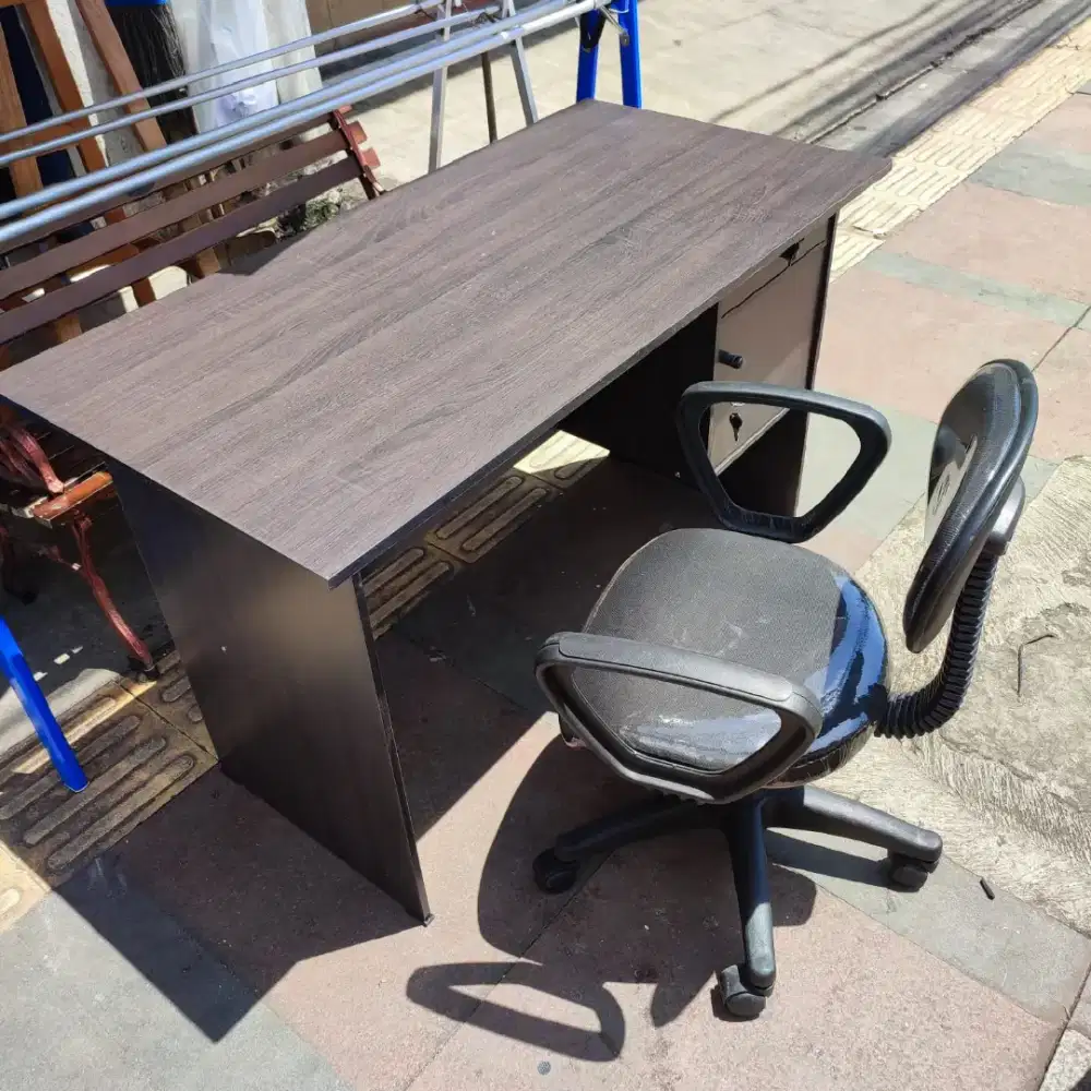 1 SET MEJA TULIS + KURSI