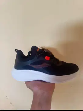 Sepatu diadora original warna hitam