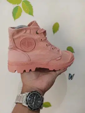 Sepatu Palladium boots ladies Peach size 37  insol 23 cm