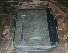 Dijual tas selempang kulit sintetis merk POLO