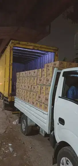 dibutuhkan supir dan knek berpengalaman angkat barang kemasan mineral
