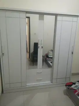 Lemari Pakaian Sleding Perpaduan Swing Door. Free Ongkir Jabodetabek