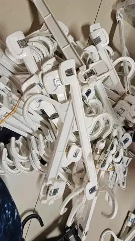 Hanger plastik celana gapit
