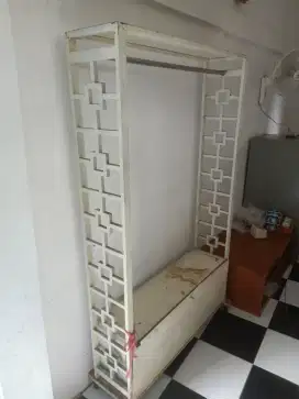 Rak Gantungan Baju Besi